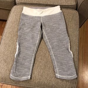 Lululemon running crop size 4 white we stripe
